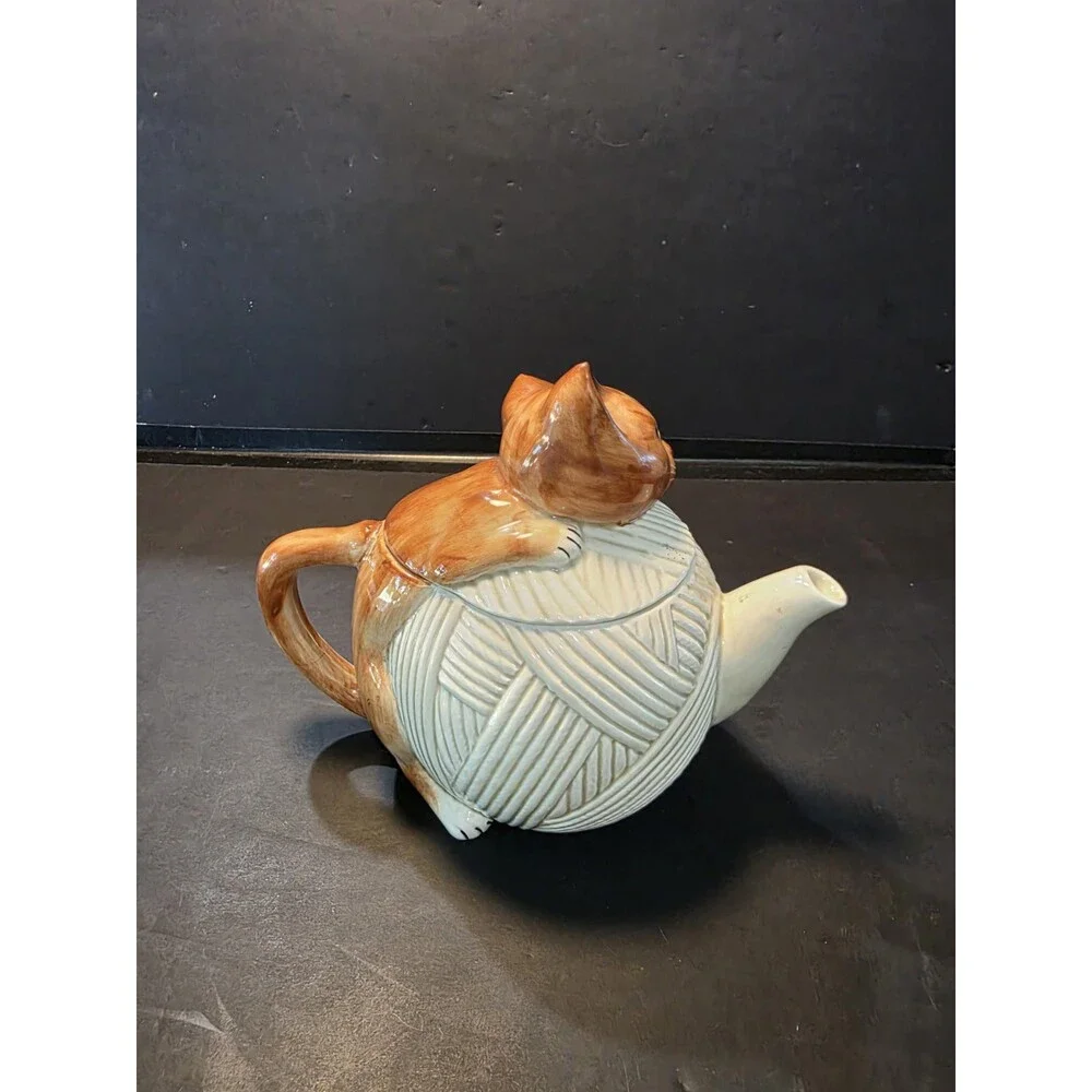 Vintage Seymour Mann Ceramic Orange Tabby Cat & Yarn Ball Teapot Figurine Novelt